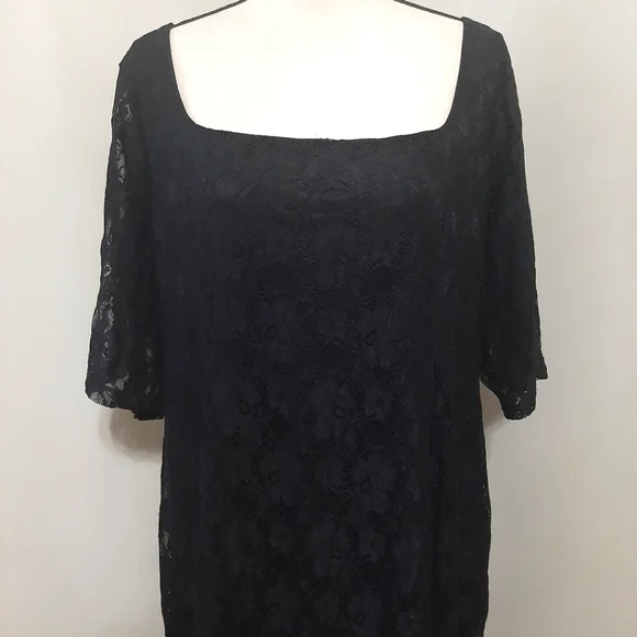 *FINAL SALE* NWT Black All- Over Lace Plus Size Midi Dress - Picture 2 of 6